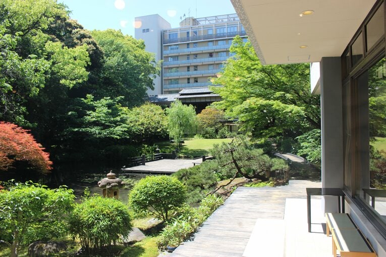 名人戦第2局が行われた「浮月楼」の美しい庭園　©Number Web