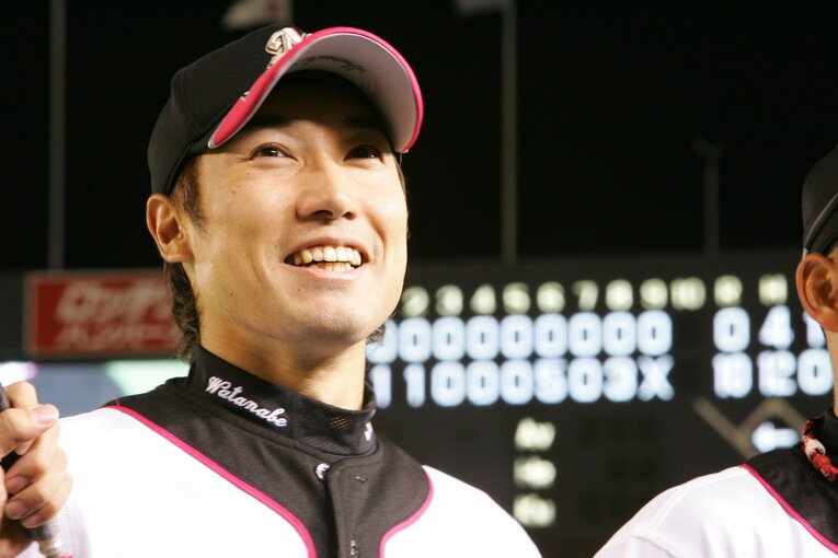 ロッテで球界屈指のサブマリンとして活躍した父・俊介さん　©︎BUNGEISHUNJU