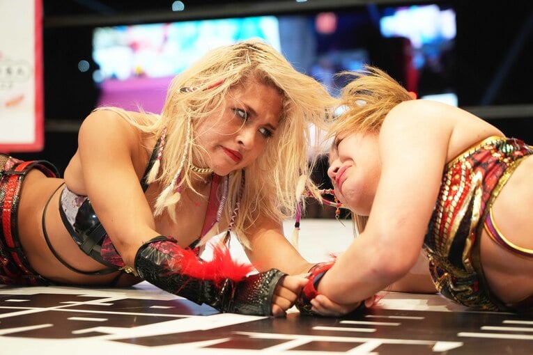 試合後のジュリアと朱里