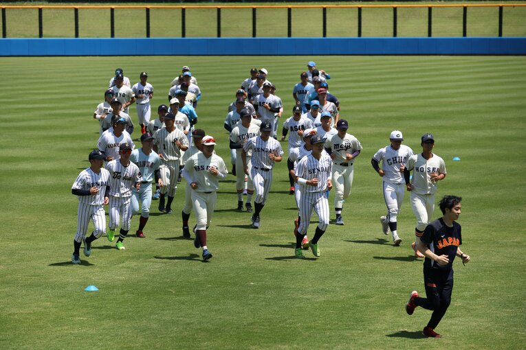 広島から3位指名を受けた近畿大の勝田成。163cmの身長は、他の選手と並ぶと一際小さい　©Shigeki Yamamoto