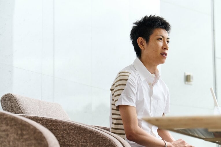 デビュー戦からクロノジェネシスに乗ってきた北村友一騎手。現在は復帰へ向けてリハビリの日々を送る　©Ichisei Hiramatsu