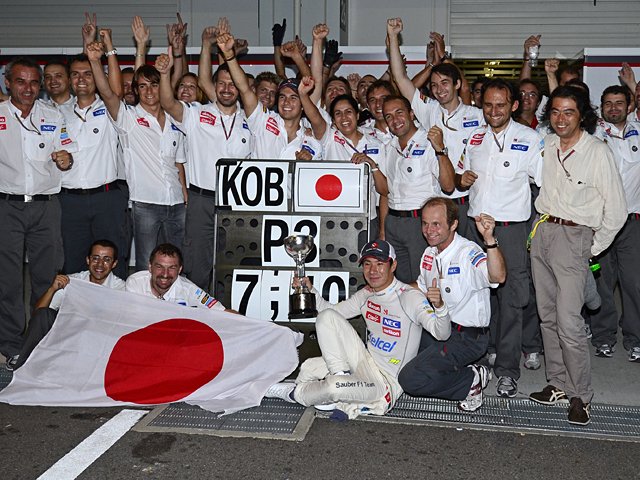亜久里との勝負から14年後――。日本GPでの可夢偉の3位激走を追う。（2