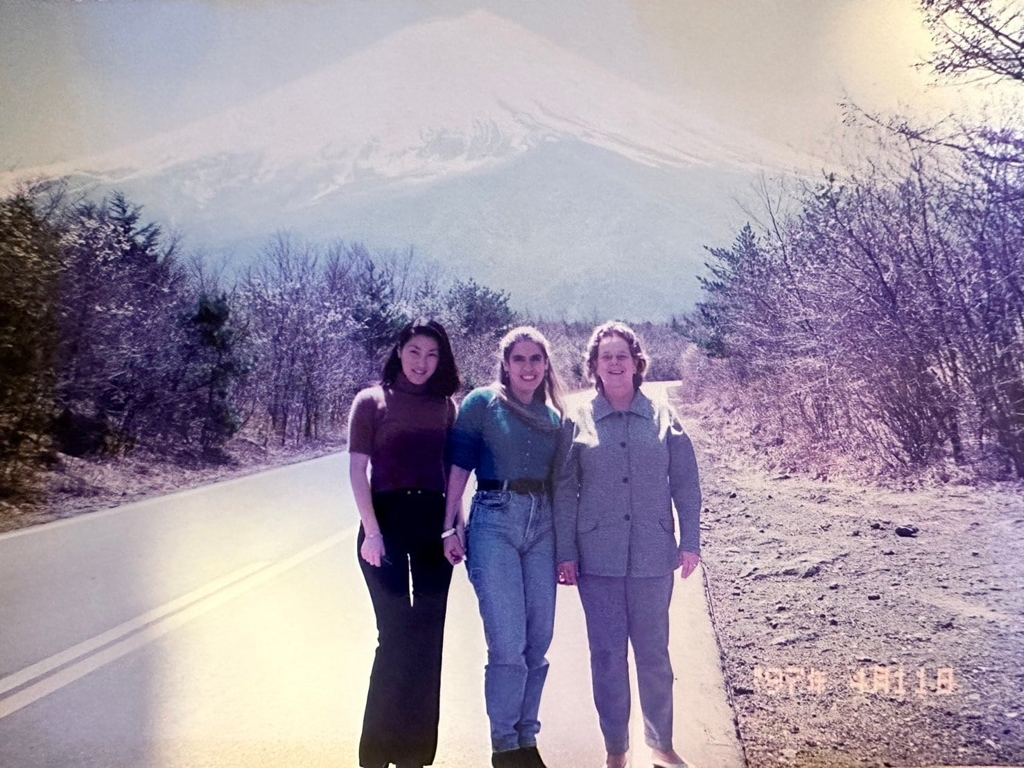 ロビンソンGKコーチの家族と富士山を訪れた際の一枚。「この時は確か、翌日も別のご家族を連れて富士山に行きました」（写真／本人提供）