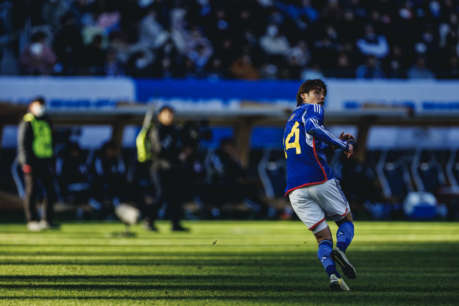 日本の攻撃で重要人物の伊東純也。それだけにアジアの対戦国は様々な方法論で警戒してくる　©Kiichi Matsumoto