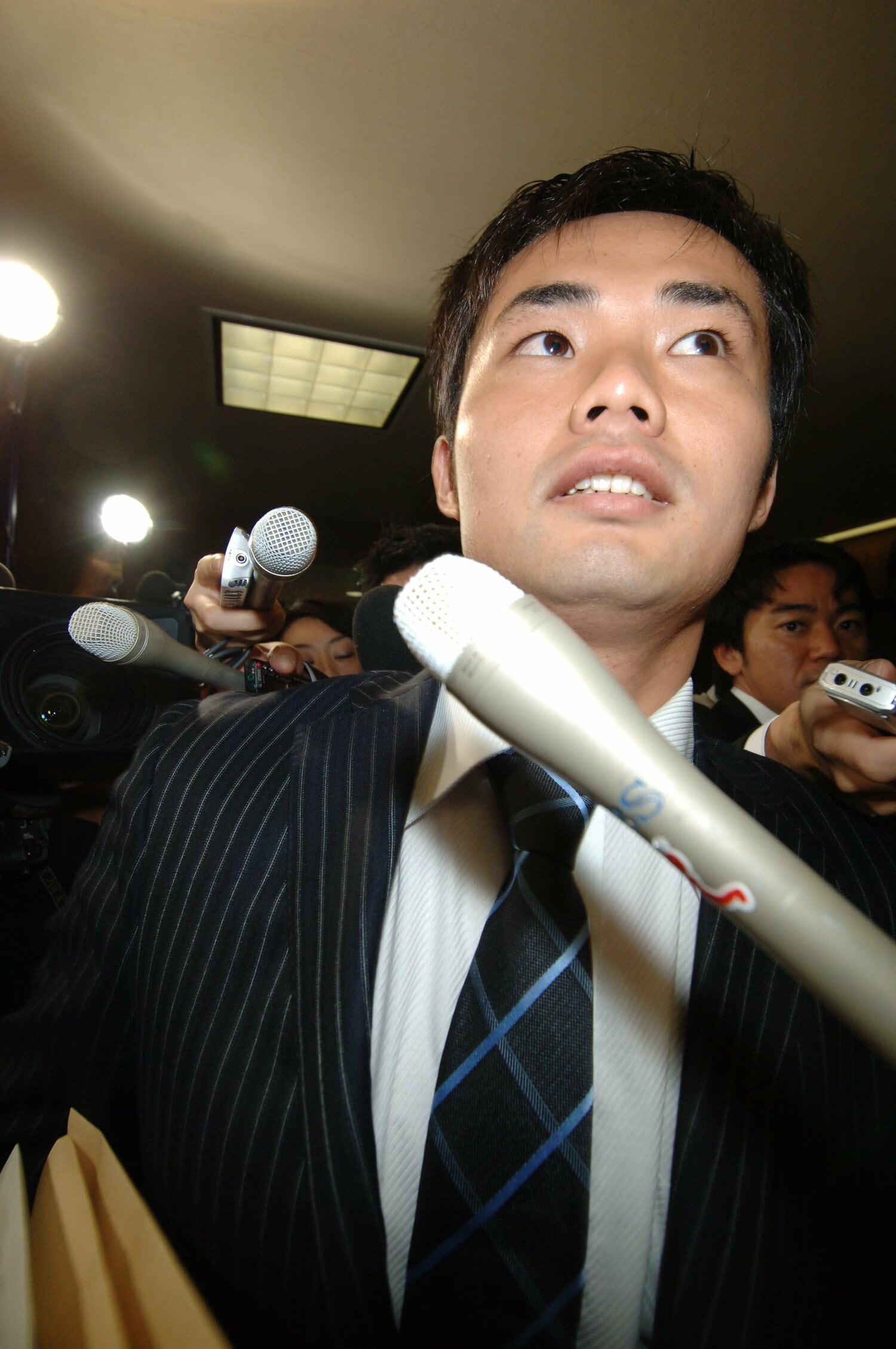 当選直後、新人議員として注目を集めた杉村　©Shigeru Tanaka