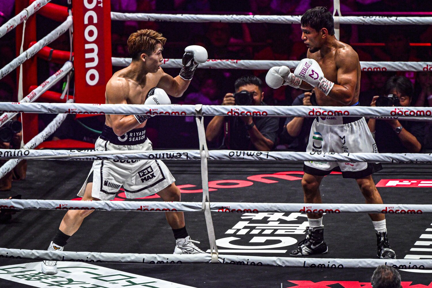 井上はアフマダリエフに合わせた動きの選択を行っていた　©Takuya Sugiyama