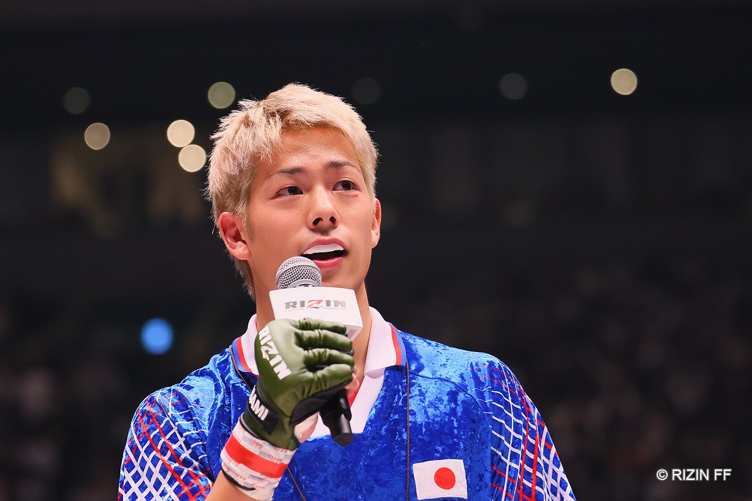 試合後のマイクでは、「格闘技界の若きキングになる」とコメント　©RIZIN FF