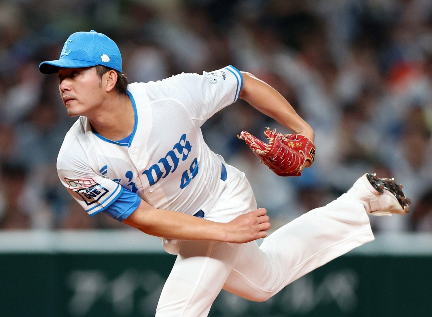 開幕投手も務め、髙橋光成が不振のなかでチームの支柱となっている今井達也。髙橋との「ロン毛部」で名物だった長髪も、現状打破へとバッサリ切った　©JIJI PRESS