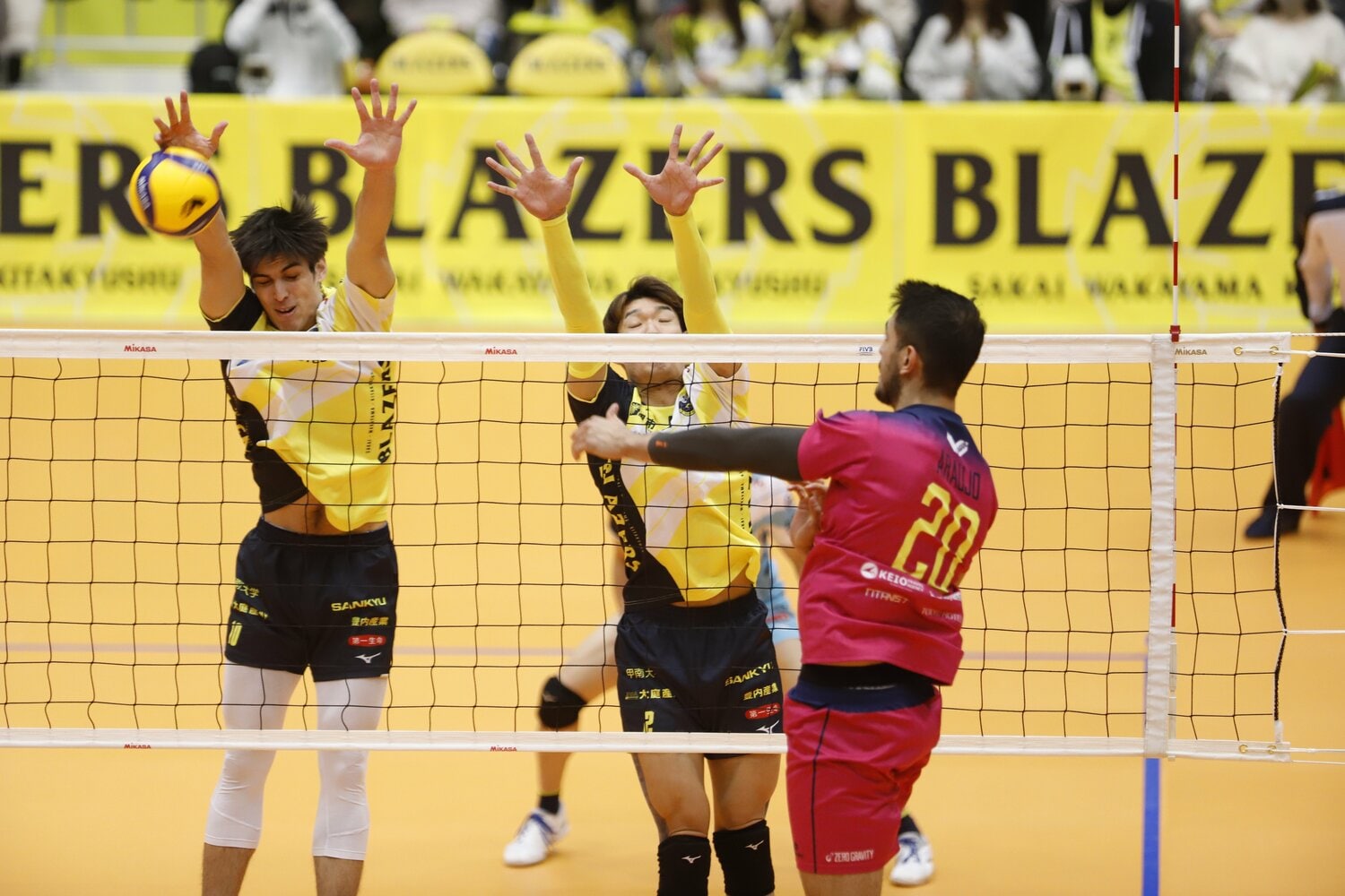 迫力ある渡邉晃瑠(左)のブロック ©︎Blazers sports club