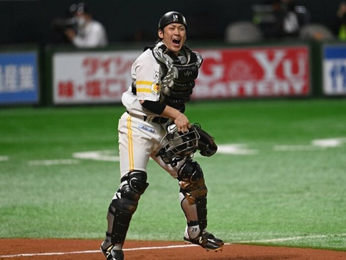 ＜龍角散presents エールの力2024①＞球界屈指の捕手・甲斐拓也は「18.44mの勝負の行方を左右する“声の力”」の大切さを知っている。＜Number Web＞ photograph by Naoya Sanuki / Nanae Suzuki