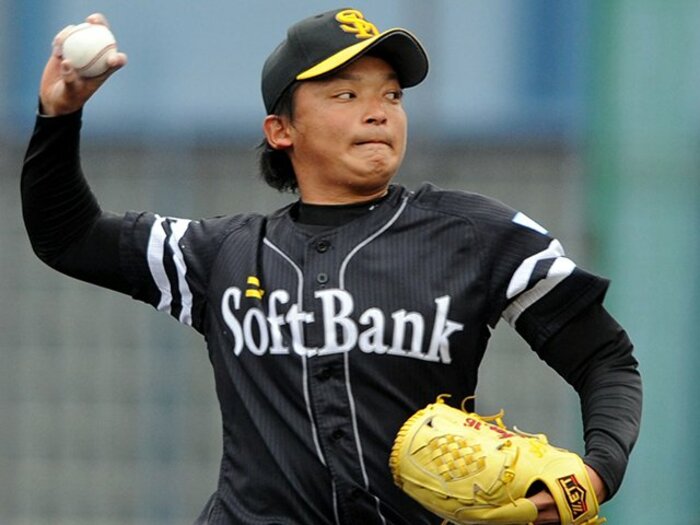 大型ルーキー東浜巨はブルペンよりも実戦派。~王会長、秋山監督が感じた凄み~<Number Web> photograph by NIKKAN SPORTS