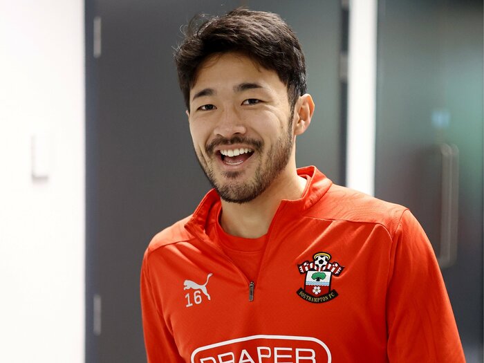 「悪魔的リーグです。ズタボロにされたら評価が…」地獄のプレミアを味わう日本代表DFだが「つらさ？ 全くないっすよ」なぜ菅原由勢は前向きか＜Number Web＞ photograph by Matt Watson/Southampton FC/Getty Images