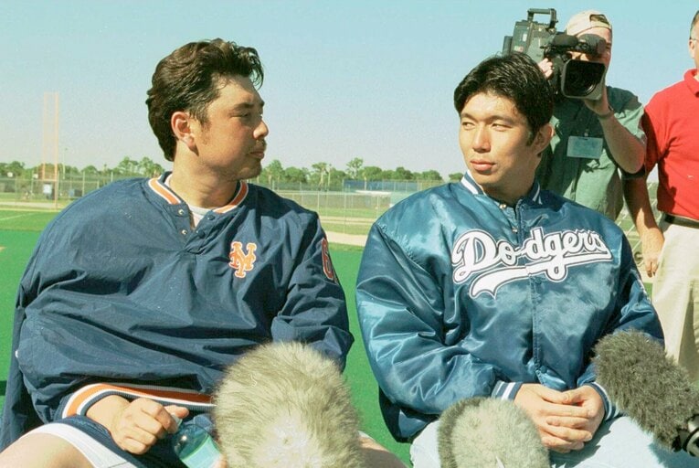 1998年の吉井と野茂。野茂がシーズン途中にトレードでメッツへ移籍し、2人は再び同僚になる　©JIJI PRESS