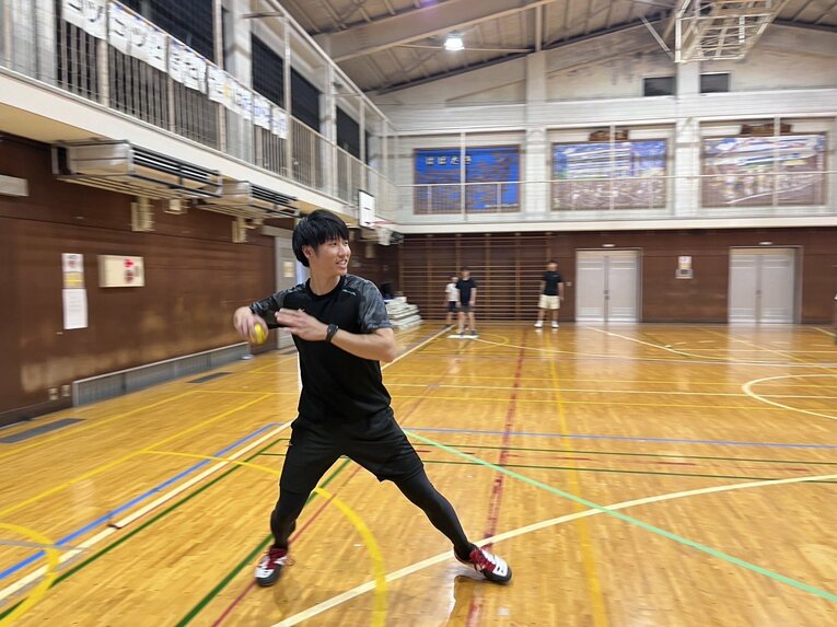 いまは全力で投げても痛みは感じないという　写真は本人提供