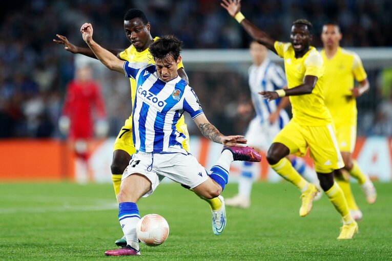 “クボコールに応えるヘディングアシスト”だけでない久保建英の強み 「自信に満ちる右サイドでの落ち着き」をELで撮った(8)