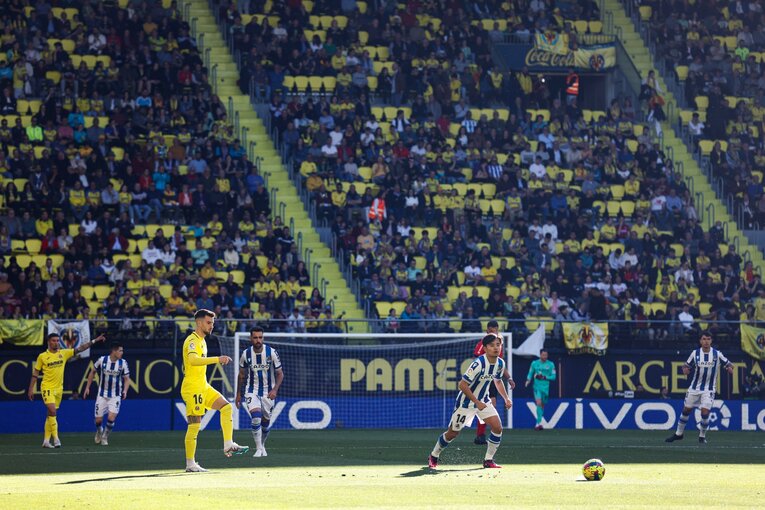 「久保建英とシルバが絡めば何かが起こる」でも2人の代わりは…不調ソシエダで奮闘“タケのクロスバー直撃弾、古巣選手との旧交”を撮った(13)