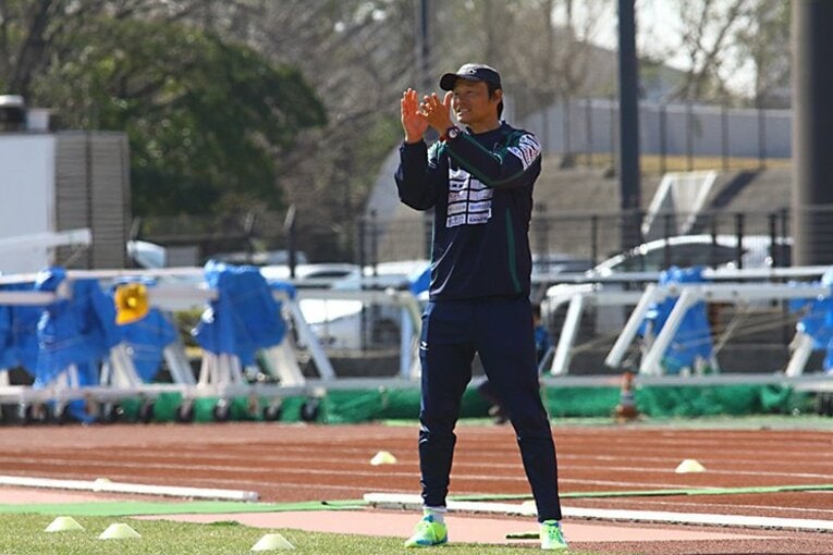 Jを沸かせた“岡山劇場”の岡山一成は今何を？ スペイン人女性監督からの指摘と絆、指導者のリアル(4) ／ photograph by Atsushi Iio