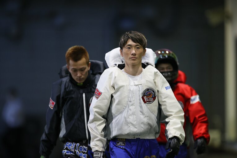 レース直前、引き締まった表情の峰　©日本モーターボート競走会