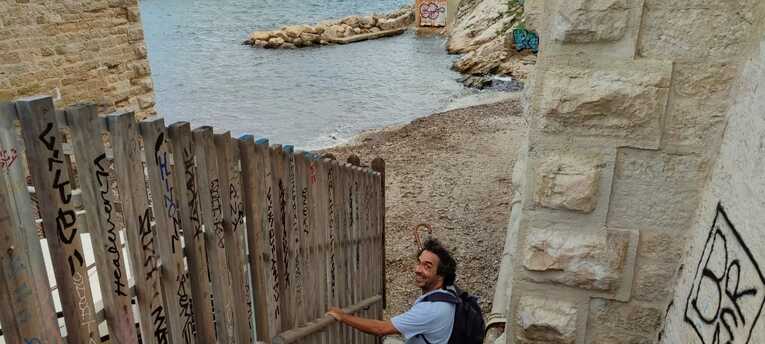 マルセイユの民泊の家主、ソッソ。家の近所を案内してくれた