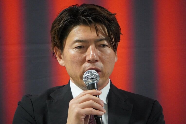 長い年月をともにしてきた杉浦通訳　©︎Kei Sato