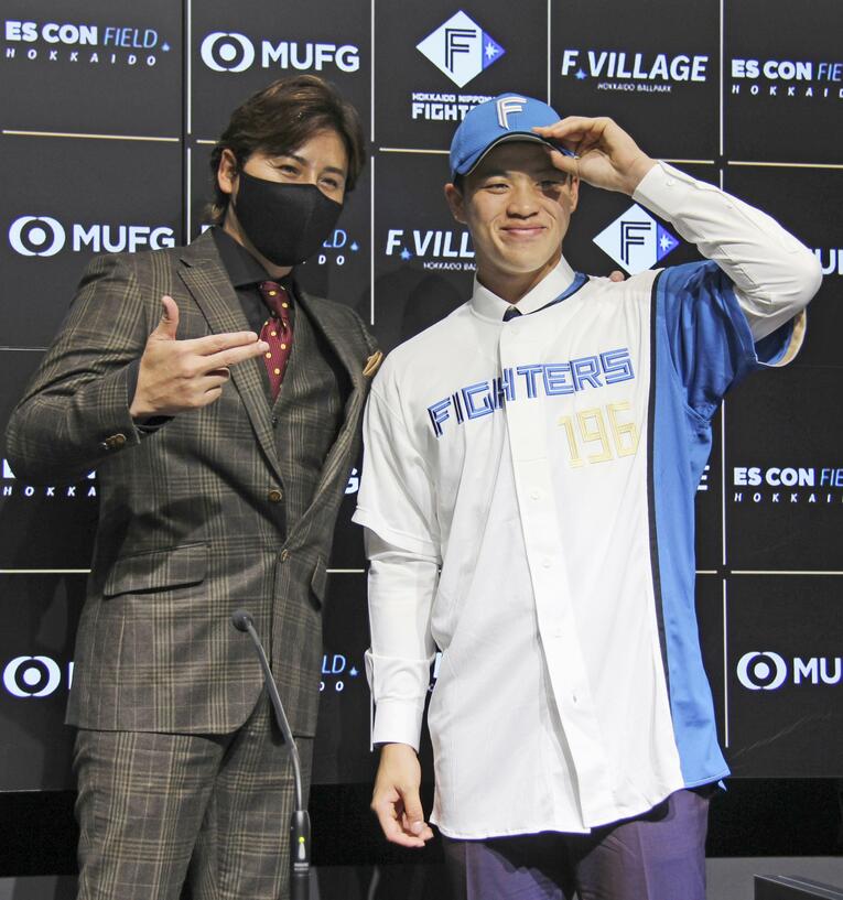 新庄監督と　©︎KYODO