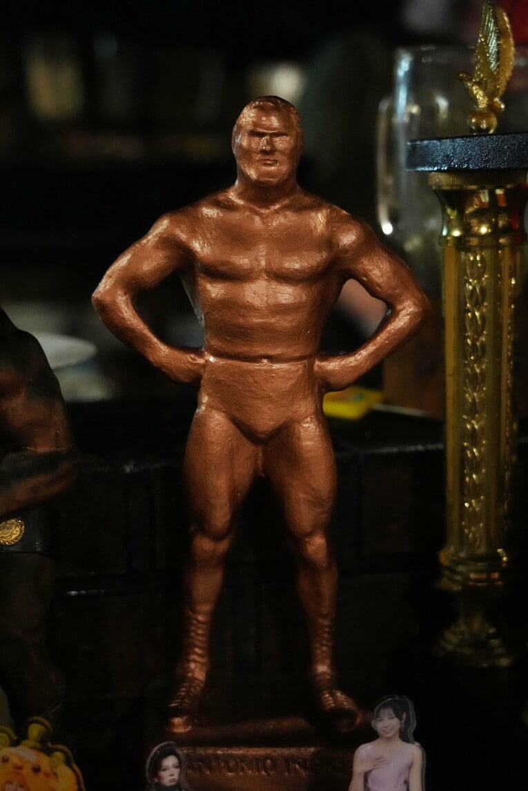 アントニオ猪木のブロンズ像　©Essei Hara