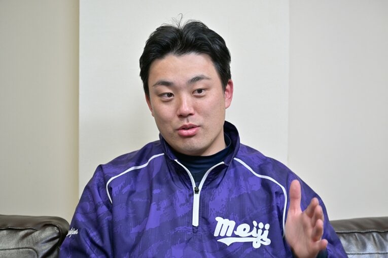 現在の西嶋一記さん。会社員と並行して明治大の投手コーチを務める　©Hideki Sugiyama