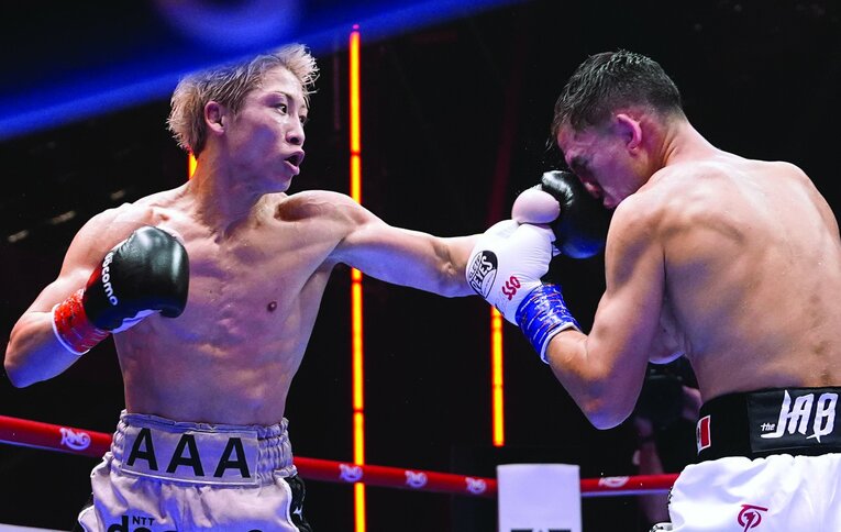 井上尚弥の左でピカソの顔がゆがむ　©Naoki Fukuda