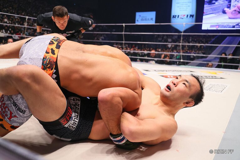 次鋒戦。キム・スーチョルvs.フアン・アーチュレッタ　©RIZIN FF