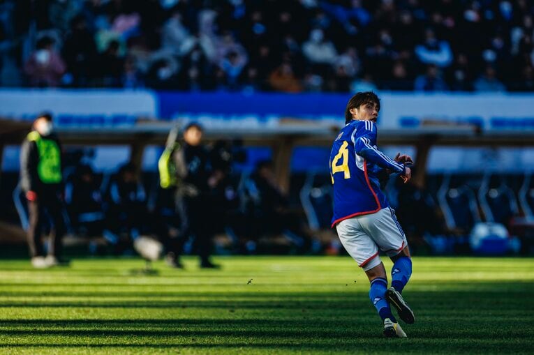 日本の攻撃で重要人物の伊東純也。それだけにアジアの対戦国は様々な方法論で警戒してくる　©Kiichi Matsumoto