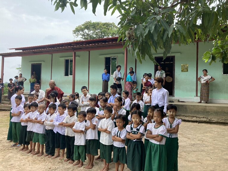 建てた学校に通う子どもたち　写真は本人提供