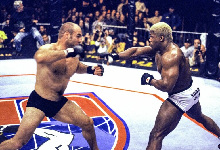 2000年11月、UFC世界ヘビー級タイトルマッチでランディ・クートゥアと対戦　©Susumu Nagao