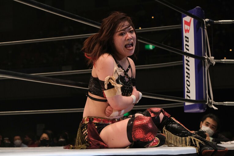 「ジュリアvs鈴季すず」はなぜ“最高に映える”タイトルマッチだったのか？ 試合直後の“姉妹”が明かしたそれぞれの「25分4秒」(63)