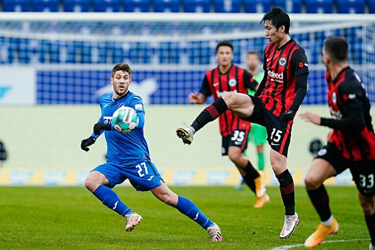 中盤で確かな存在感を見せる鎌田©Getty Images