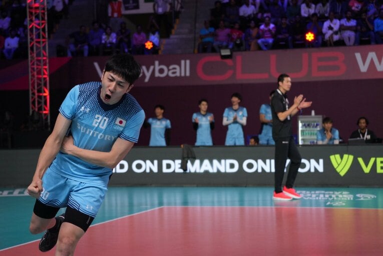 途中出場ながらコートの空気を変えたセッター西田寛基　©︎SUNTORY SUNBIRDS