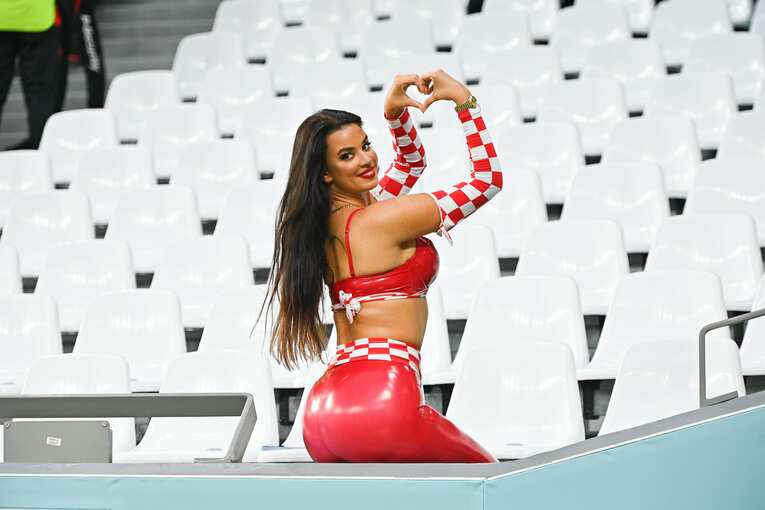 カタールW杯の女性サポーター　©JMPA