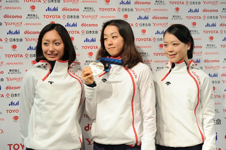 バンクーバー五輪代表の3人（左から安藤美姫、浅田真央、鈴木明子）　©JMPA