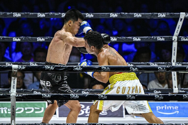 ルイス・グスマンの右ストレート　©Takuya Sugiyama