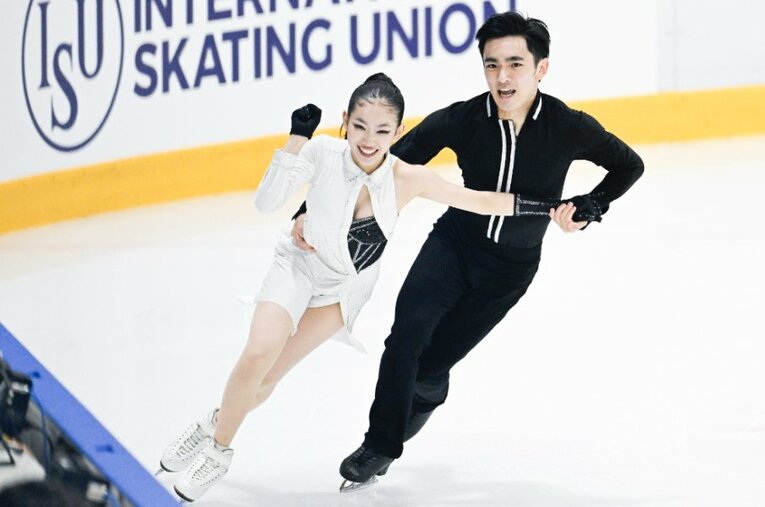 日本ジュニアGPで国際主要大会デビューを果たした岸本彩良・田村篤彦組。ダイナミックな演技で会場を沸かせた ／ photograph by Asami Enomoto