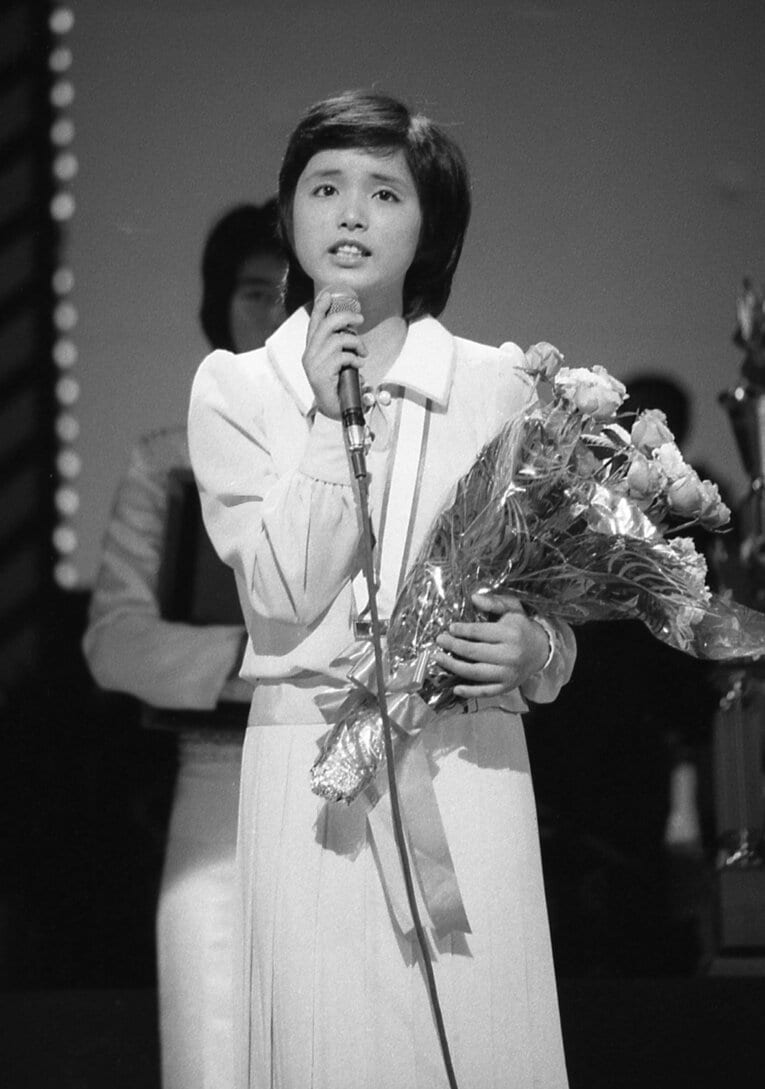 1977年の銀座音楽祭。「硝子坂」でグランプリを受賞　©Sankei Shimbun