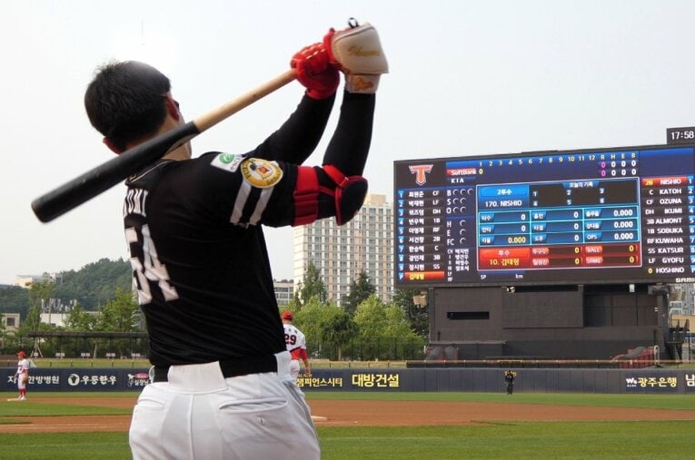 ソフトバンク3軍の韓国遠征に記者が密着した ／ photograph by Kotaro Tajiri