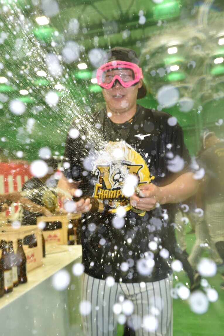 【ビールかけ…貴重カット多数】©Hideki Sugiyama