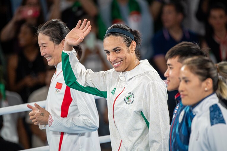 笑顔で歓声に応えるケリフ（3枚目／全3枚）©Getty Images