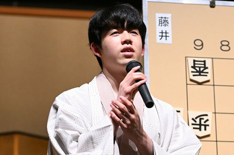 八冠全制覇なった藤井聡太竜王・名人。その大きな要因になった王座戦第4局の大逆転劇と1分将棋について掘り下げる ／ photograph by Keiji Ishikawa