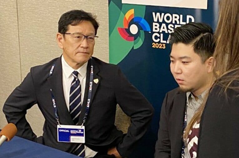 サンディエゴで行われたウインターミーティングに参加したWBC日本代表の栗山英樹監督。日系人選手の予備登録について栗山監督は… ／ photograph by JIJI PRESS