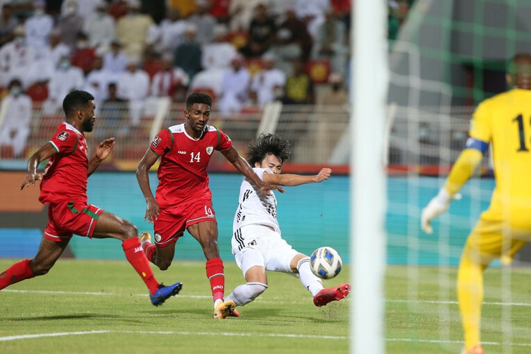 中山雄太との連携で左サイドを崩し、決勝点をアシストした三笘　©JFA