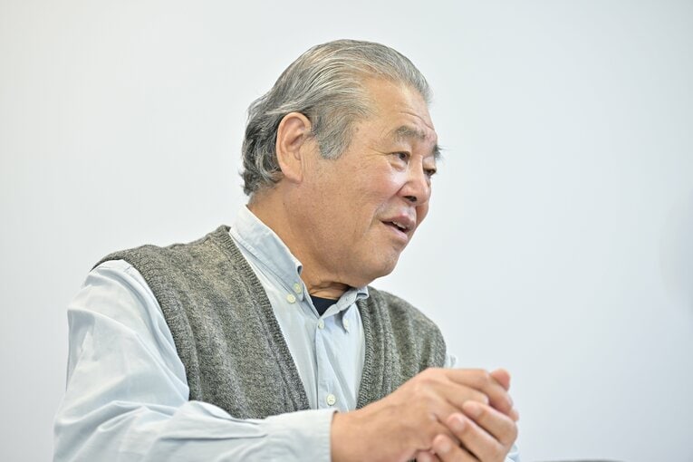 インタビューに答える八重樫幸雄。開幕戦でのスタメン抜擢は本人にとっても予想外だった　©Hideki Sugiyama