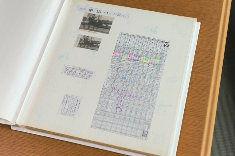 予想好きの母・美枝さんの思いの詰まった馬柱。本命はユキノビジン　©Wataru Sato