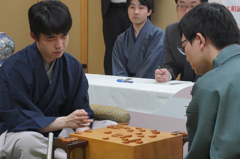 激闘後、2人は笑顔だった…映像では伝わり切らない名人戦第1局、2人の表情（10枚超）　©NumberWeb