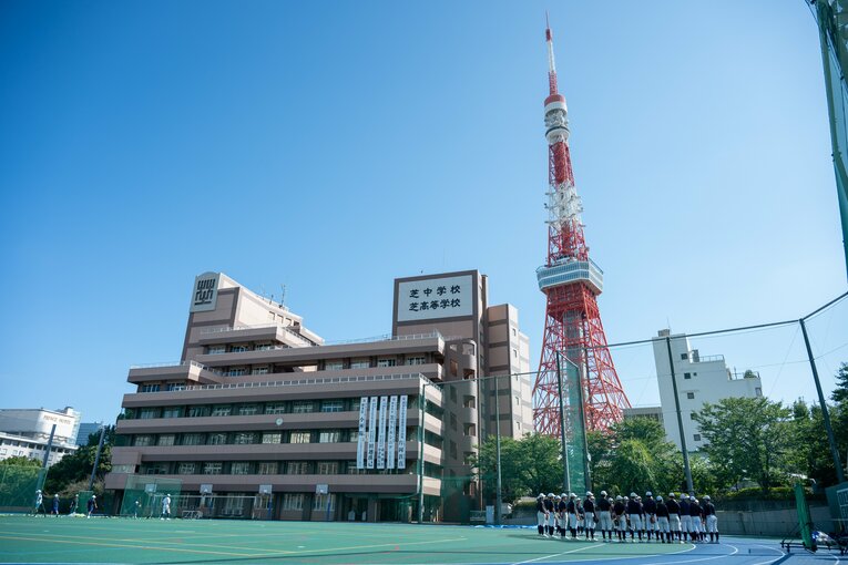 東京タワーのほど近くに校舎がある　©Nanae Suzuki